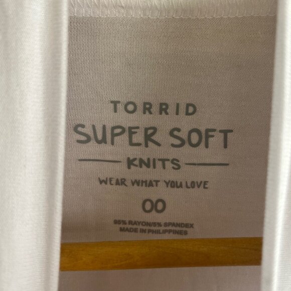 New Torrid Super Soft Knits White Turtleneck Tee 3/4 Sleeve Sz 00 NWT - Picture 5 of 7